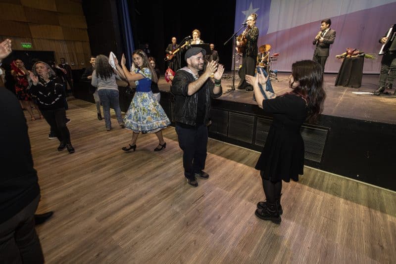 Concierto-Casa-de-la-Cueca-Viva-Chile-Teatro-Municipal-de-La-Pintana-1453-800×534-1