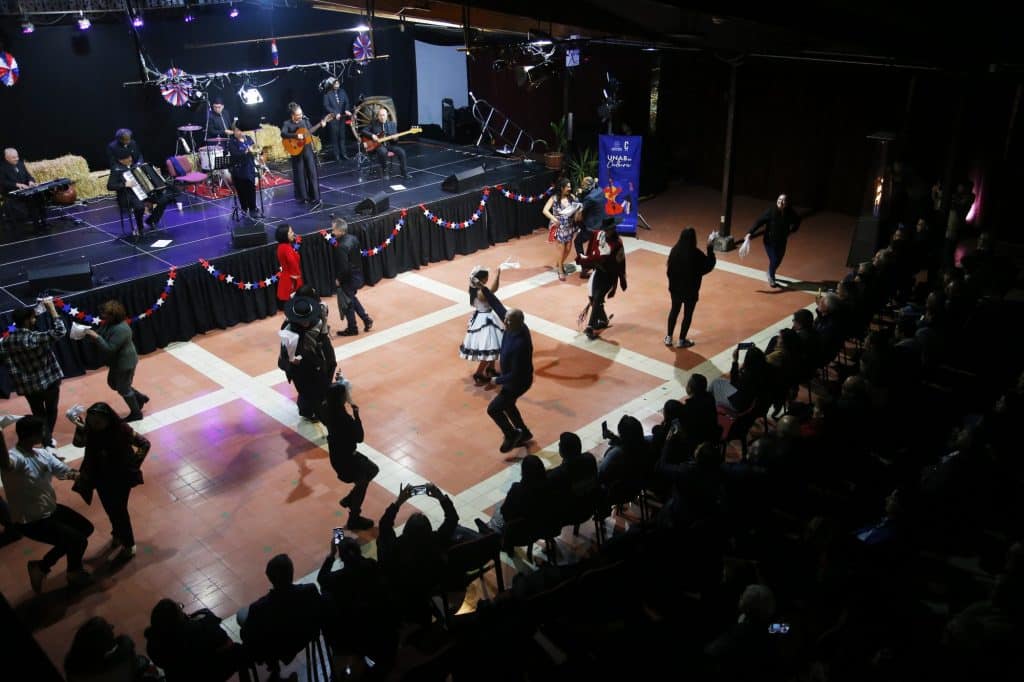 Viva-Chile-con-la-Casa-de-la-Cueca-Unab61-2000×1333-1