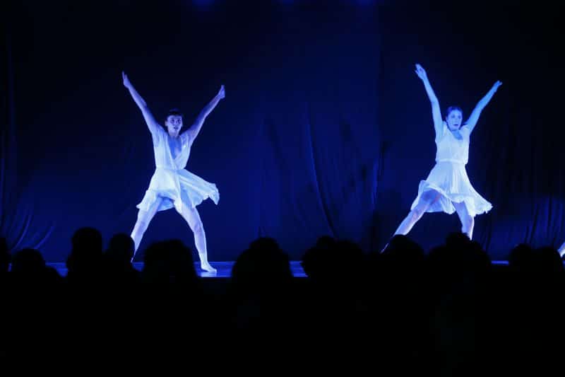 estreno-de-Danza-Contemporaenea-CONECTA82-800×533-1