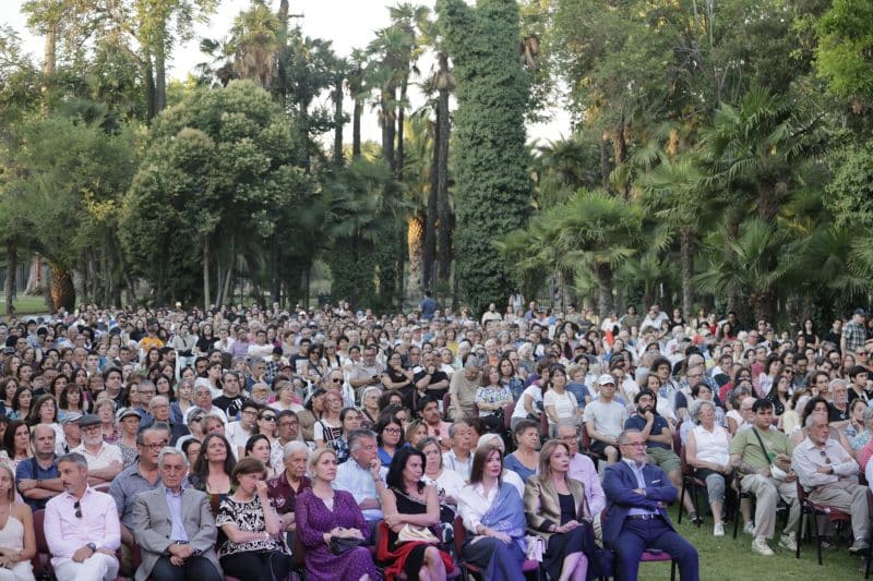 Concierto-_El-encanto-de-la-guitarra-con-la-Camerata-UNAB-CR40-800×533
