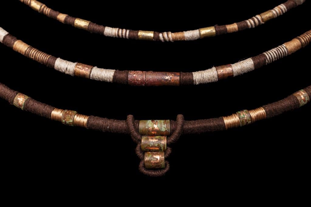 Collares cafe de cerca en alta